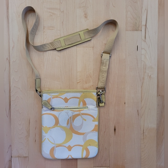 Vintage Crossbody Hand Bag - Picture 7 of 8
